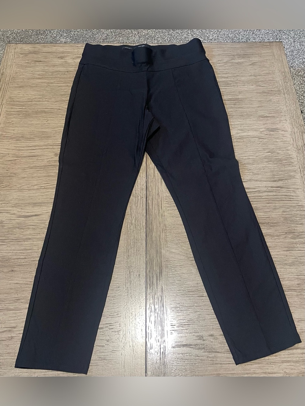 Vera Wang women’s pull on ankle pant, large, black, like new.